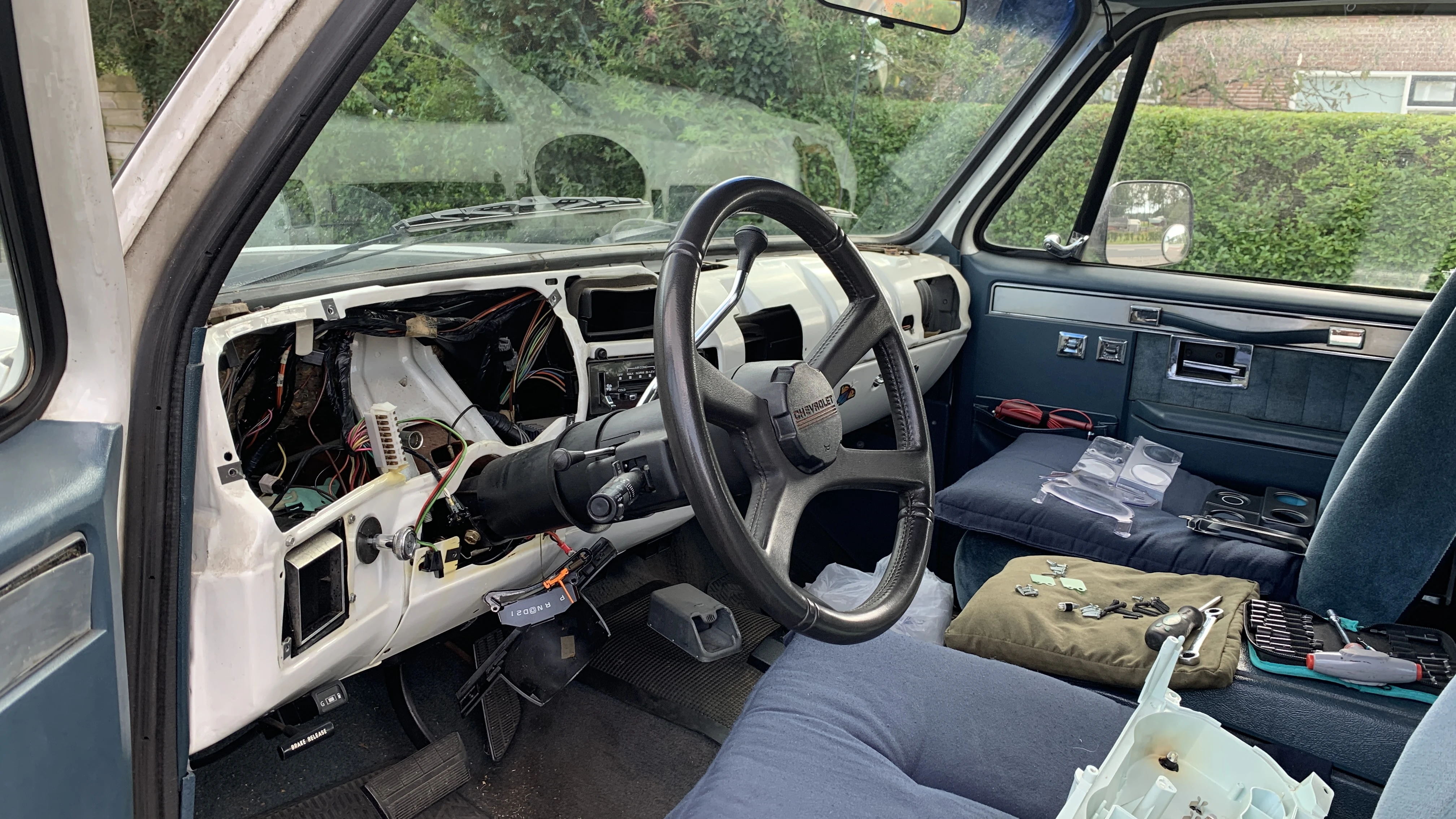 Fixing Chucks dash lamps, HVAC fan and speedo dial